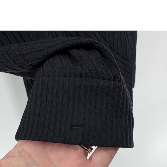 Lululemon Rest Less Pullover Women Size 8 Black Ribbed Seamless Thumbholes Top - Picture 4 of 9